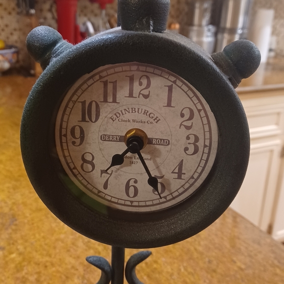 Clock - Picture 3 of 9